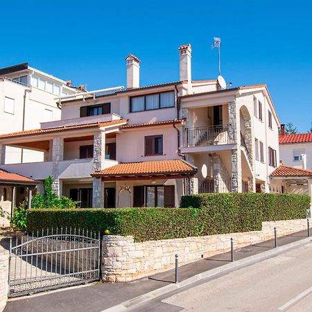 Holiday Apartment 50M From The Beach ペシュチャーナ・ウヴァラ エクステリア 写真