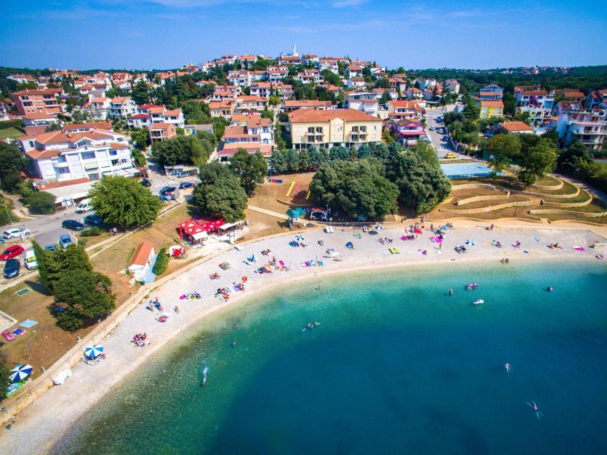 Holiday Apartment 50M From The Beach ペシュチャーナ・ウヴァラ エクステリア 写真