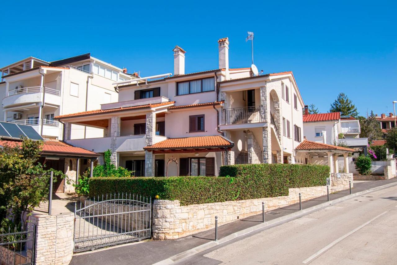 Holiday Apartment 50M From The Beach ペシュチャーナ・ウヴァラ エクステリア 写真