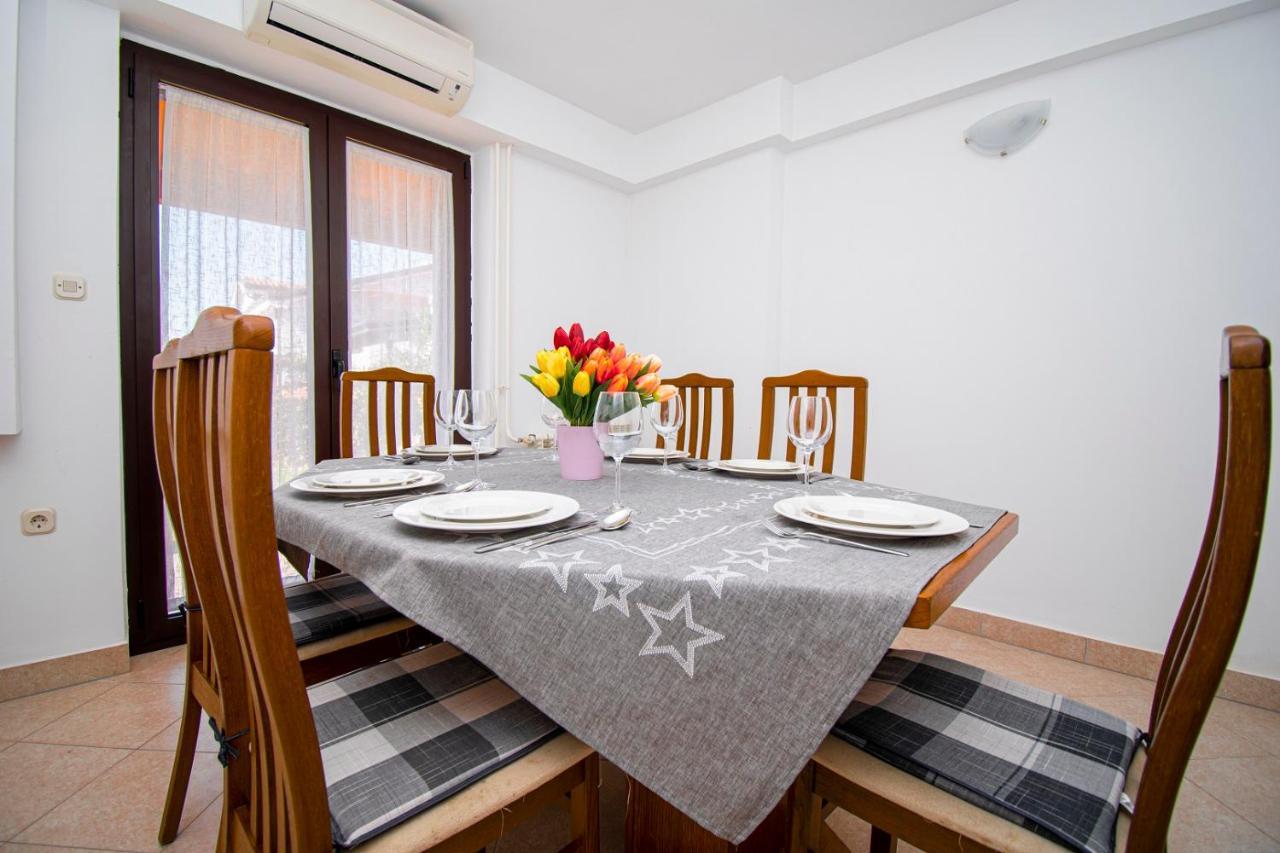 Holiday Apartment 50M From The Beach ペシュチャーナ・ウヴァラ エクステリア 写真