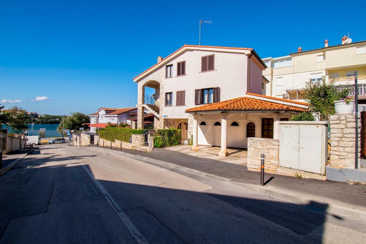 Holiday Apartment 50M From The Beach ペシュチャーナ・ウヴァラ エクステリア 写真