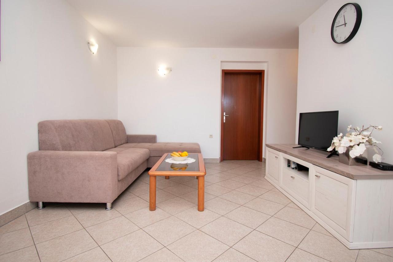 Holiday Apartment 50M From The Beach ペシュチャーナ・ウヴァラ エクステリア 写真