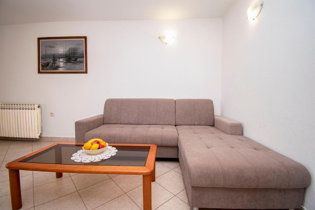Holiday Apartment 50M From The Beach ペシュチャーナ・ウヴァラ エクステリア 写真